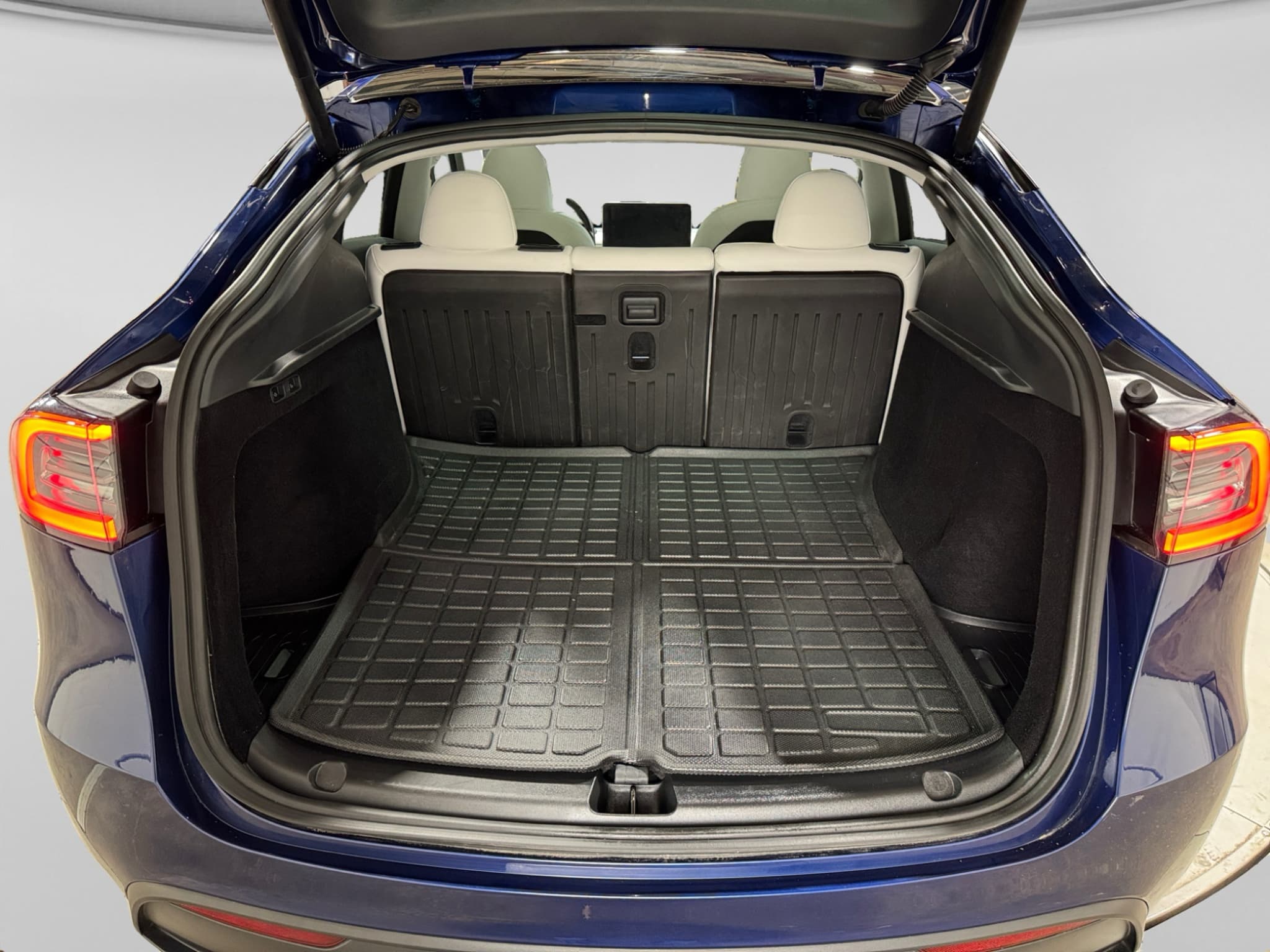 2025 Tesla Model Y view 27