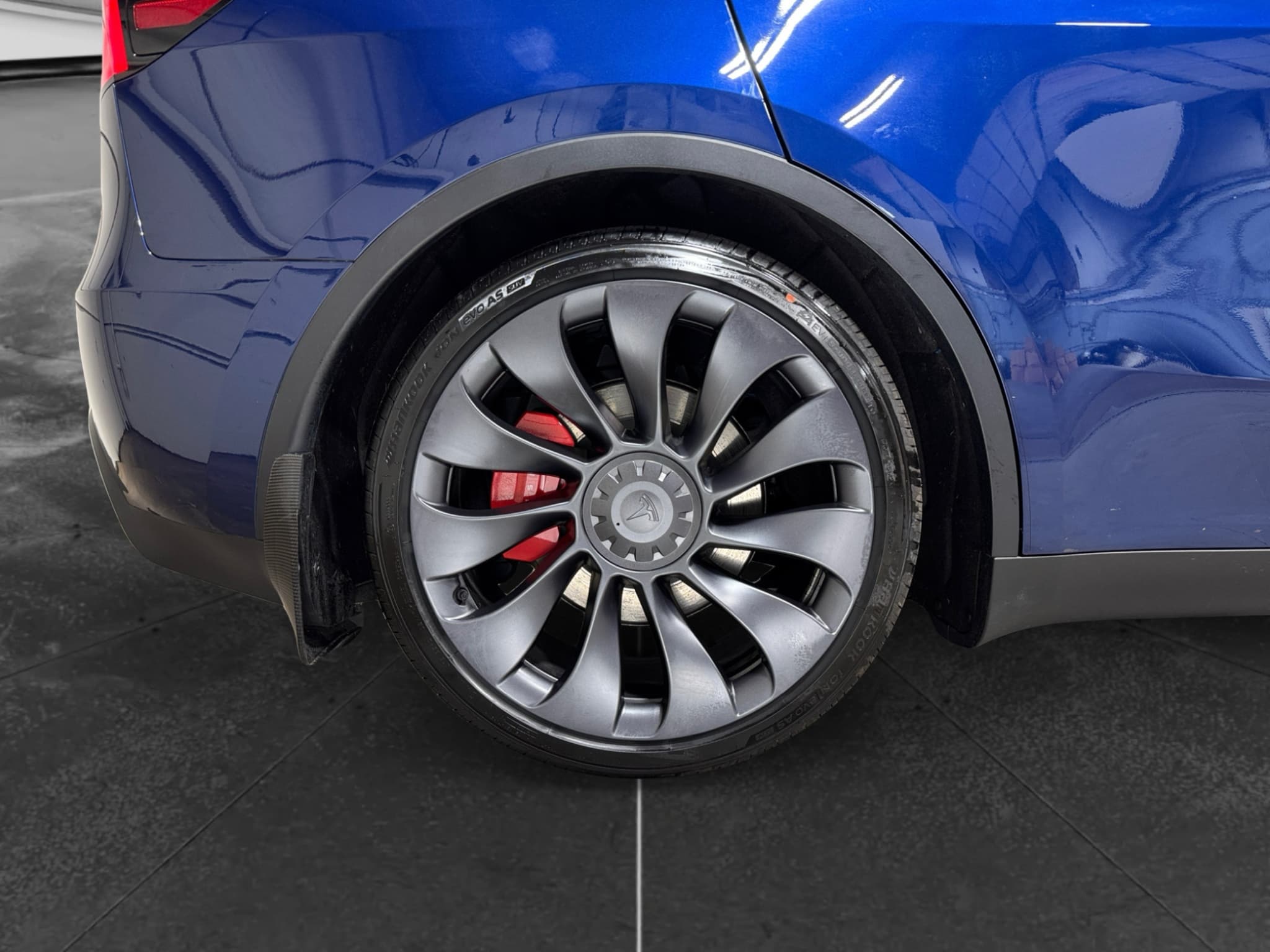 2025 Tesla Model Y view 35