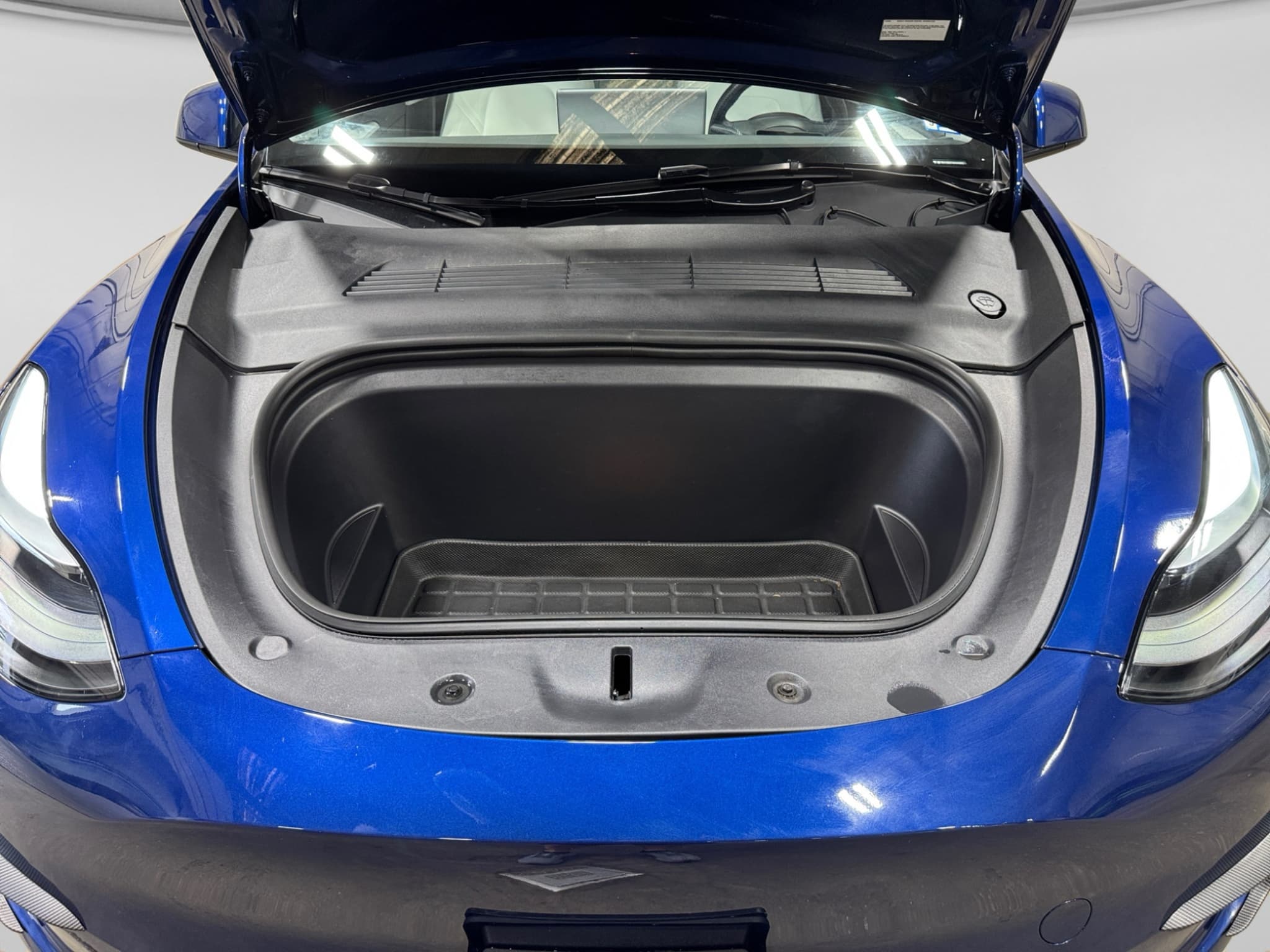 2025 Tesla Model Y view 25