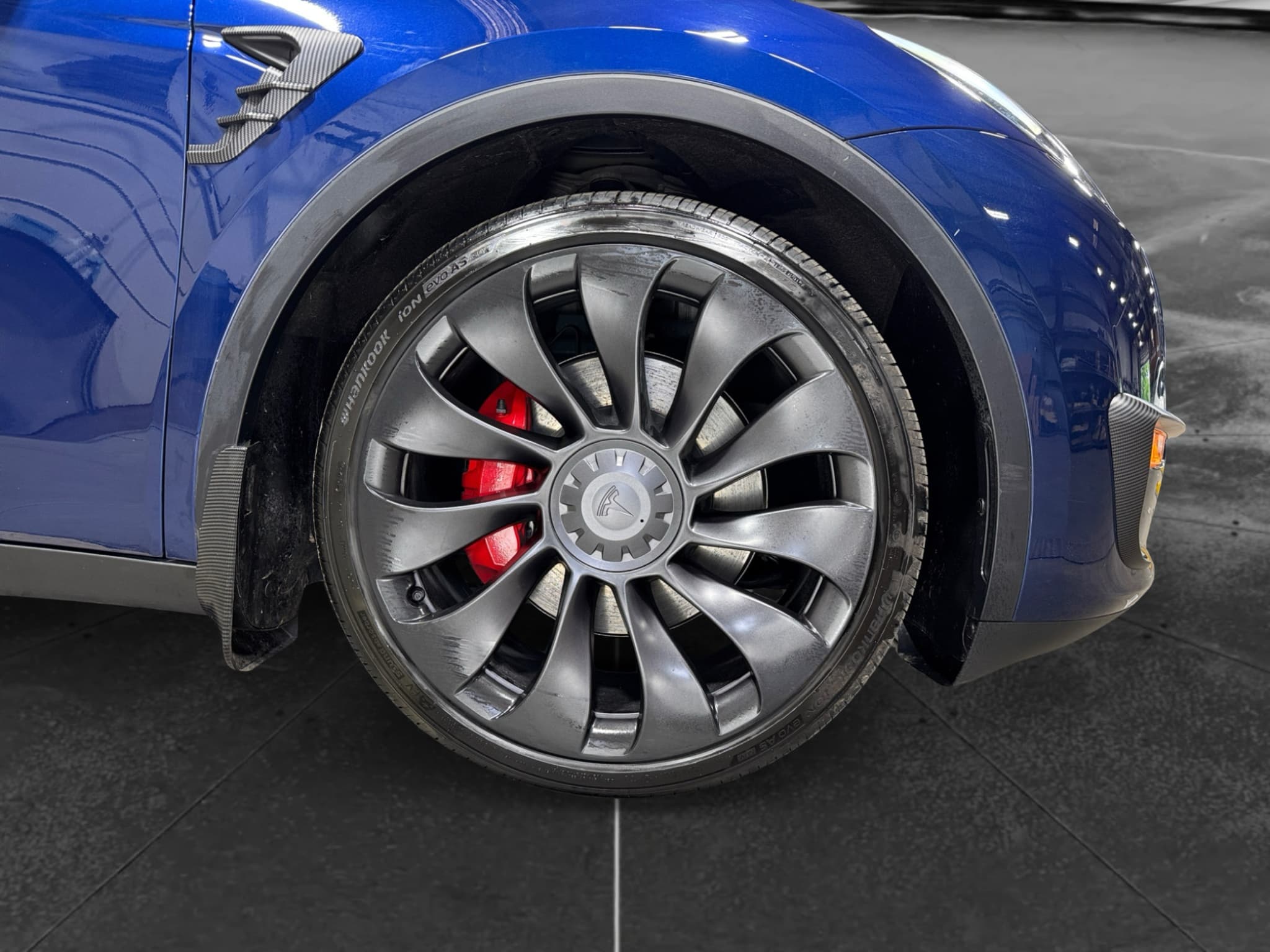 2025 Tesla Model Y view 37