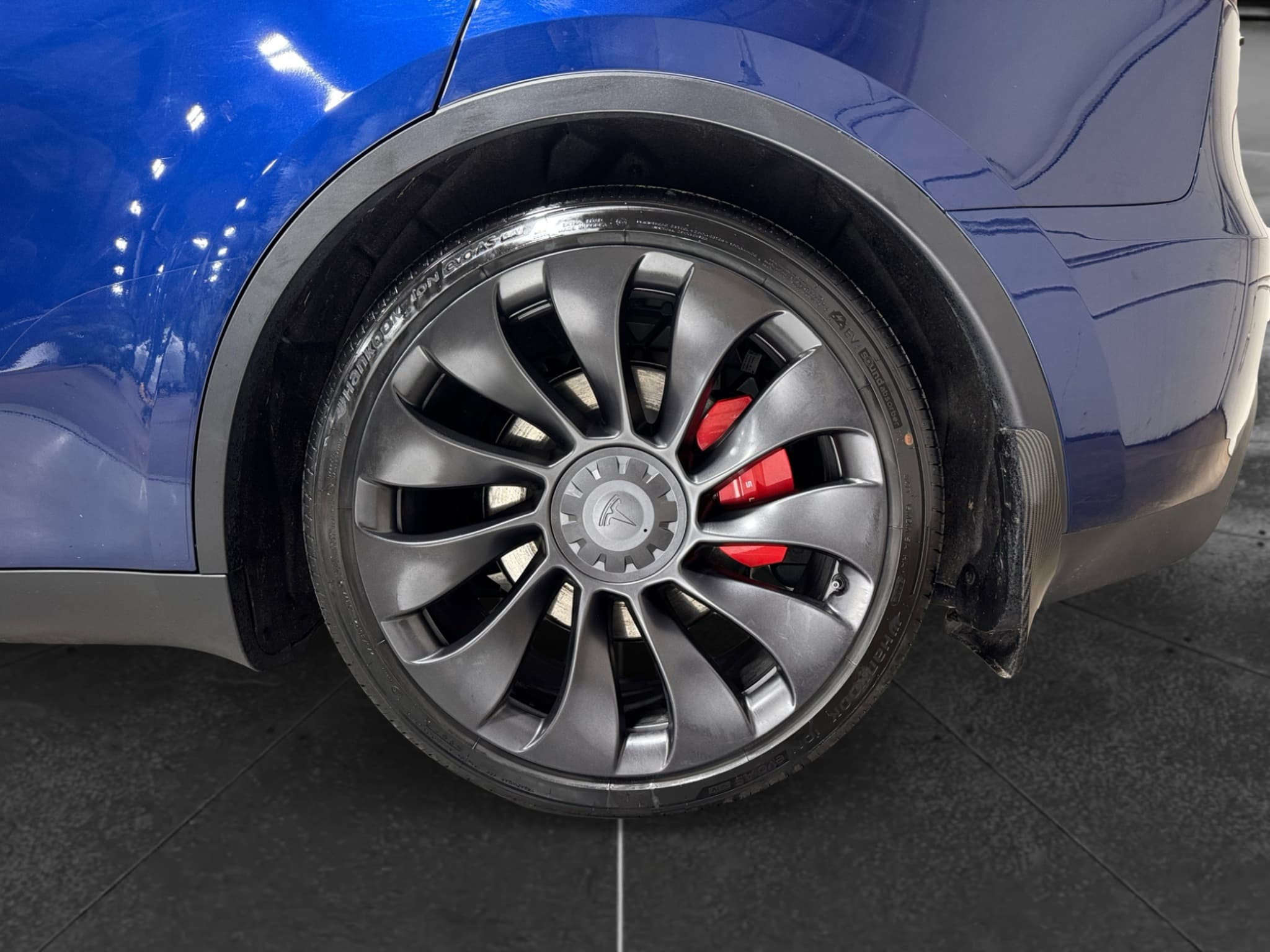 2025 Tesla Model Y view 33