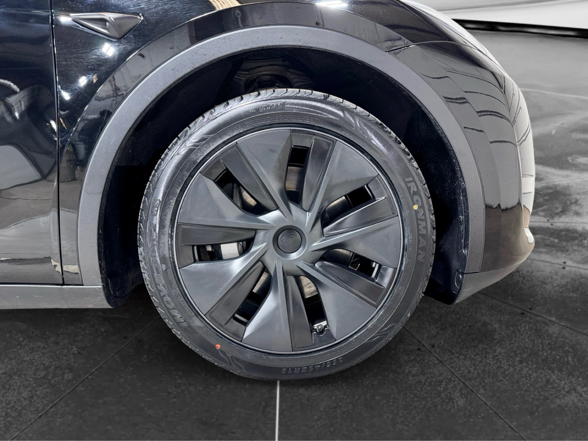2025 Tesla Model Y view 33