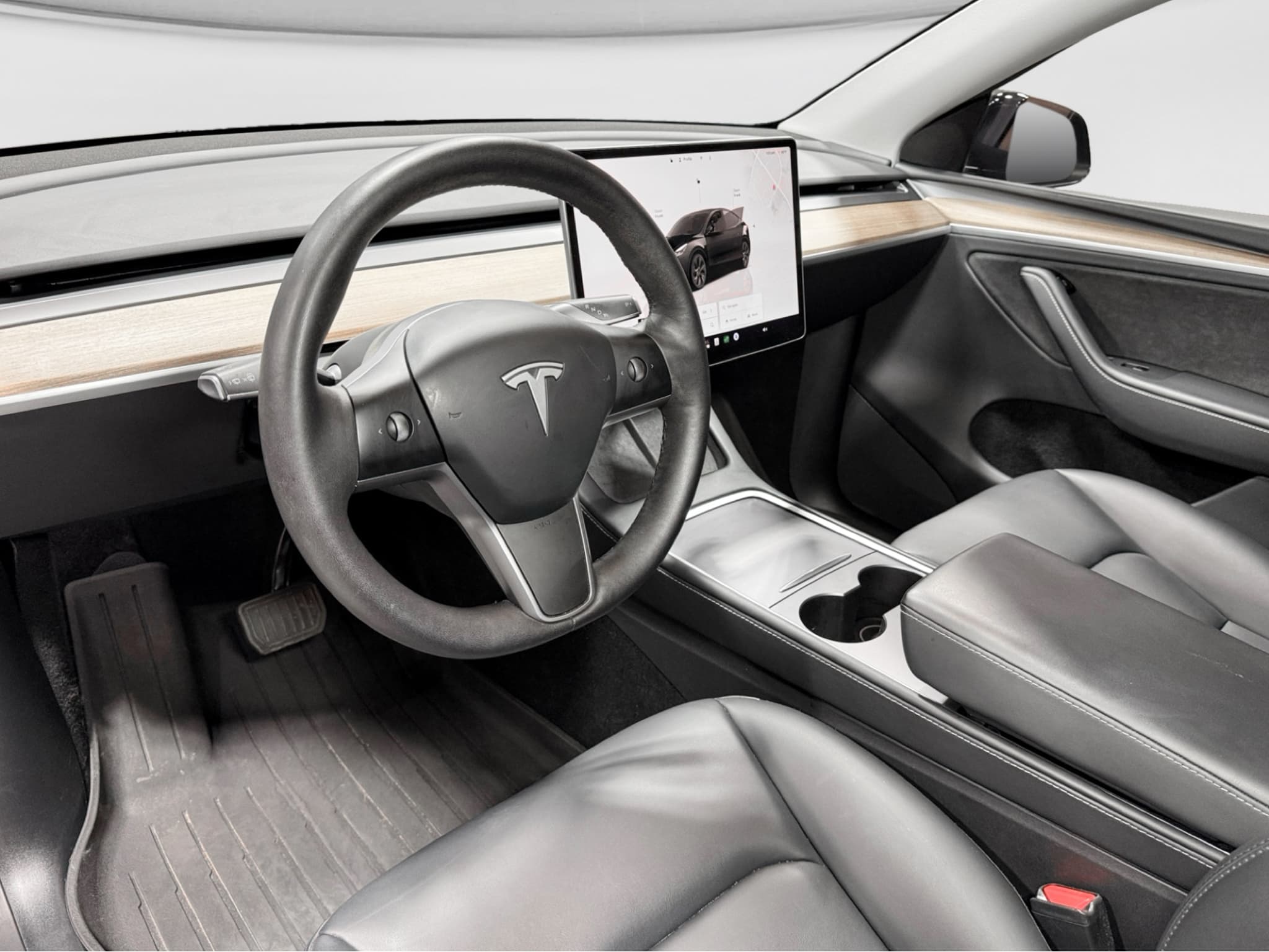 2025 Tesla Model Y view 16