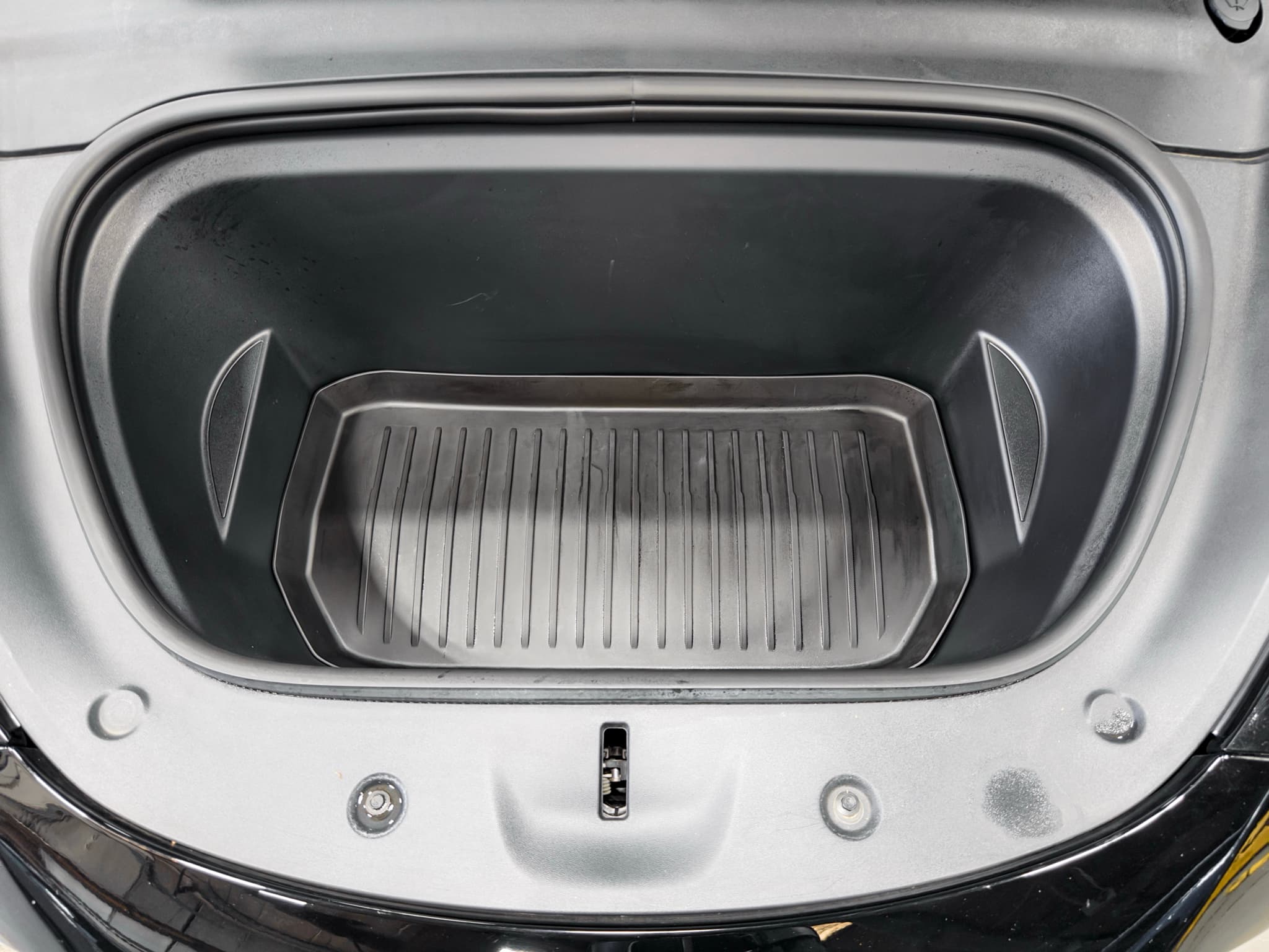 2025 Tesla Model Y view 24