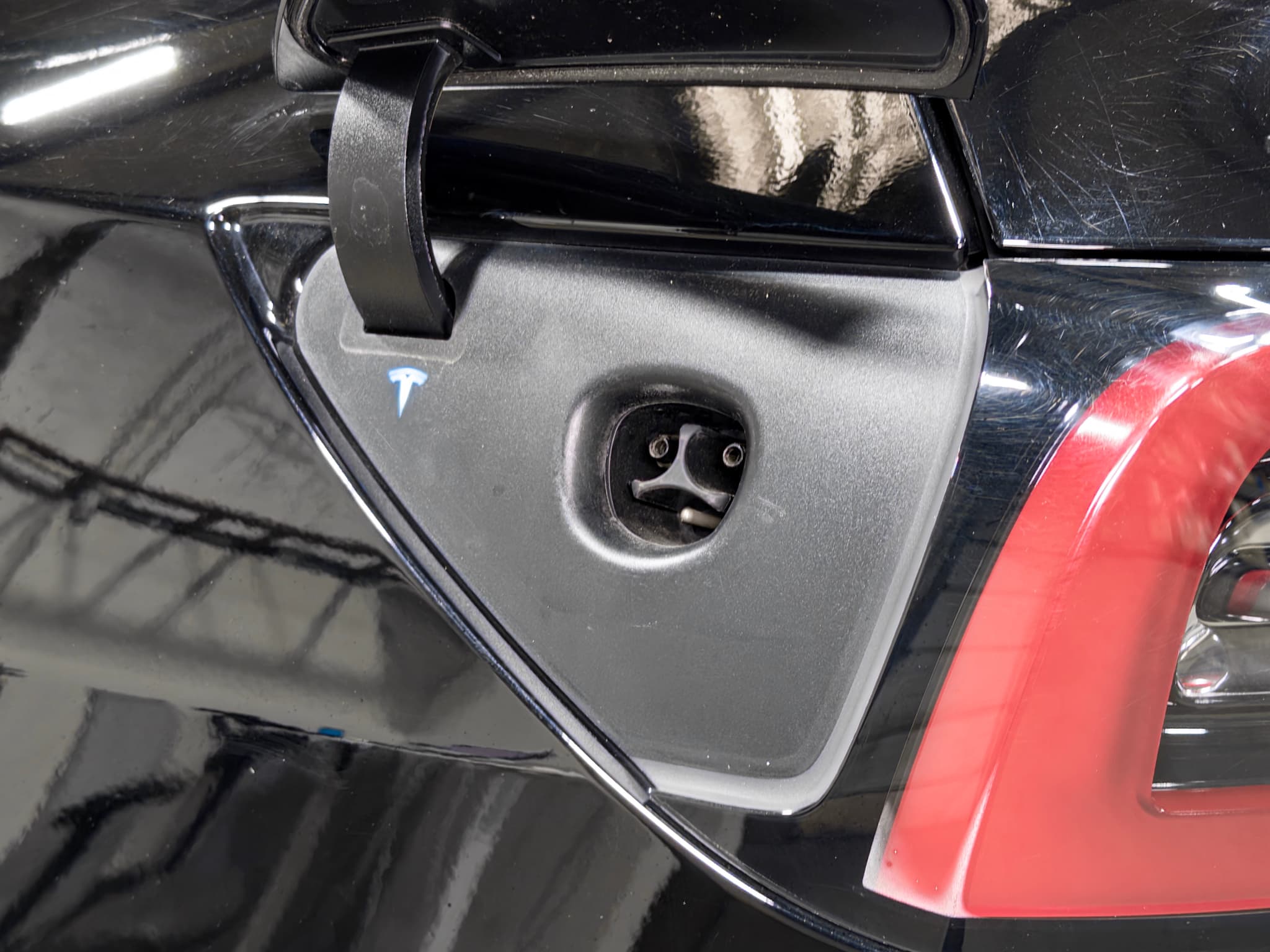 2025 Tesla Model Y view 5