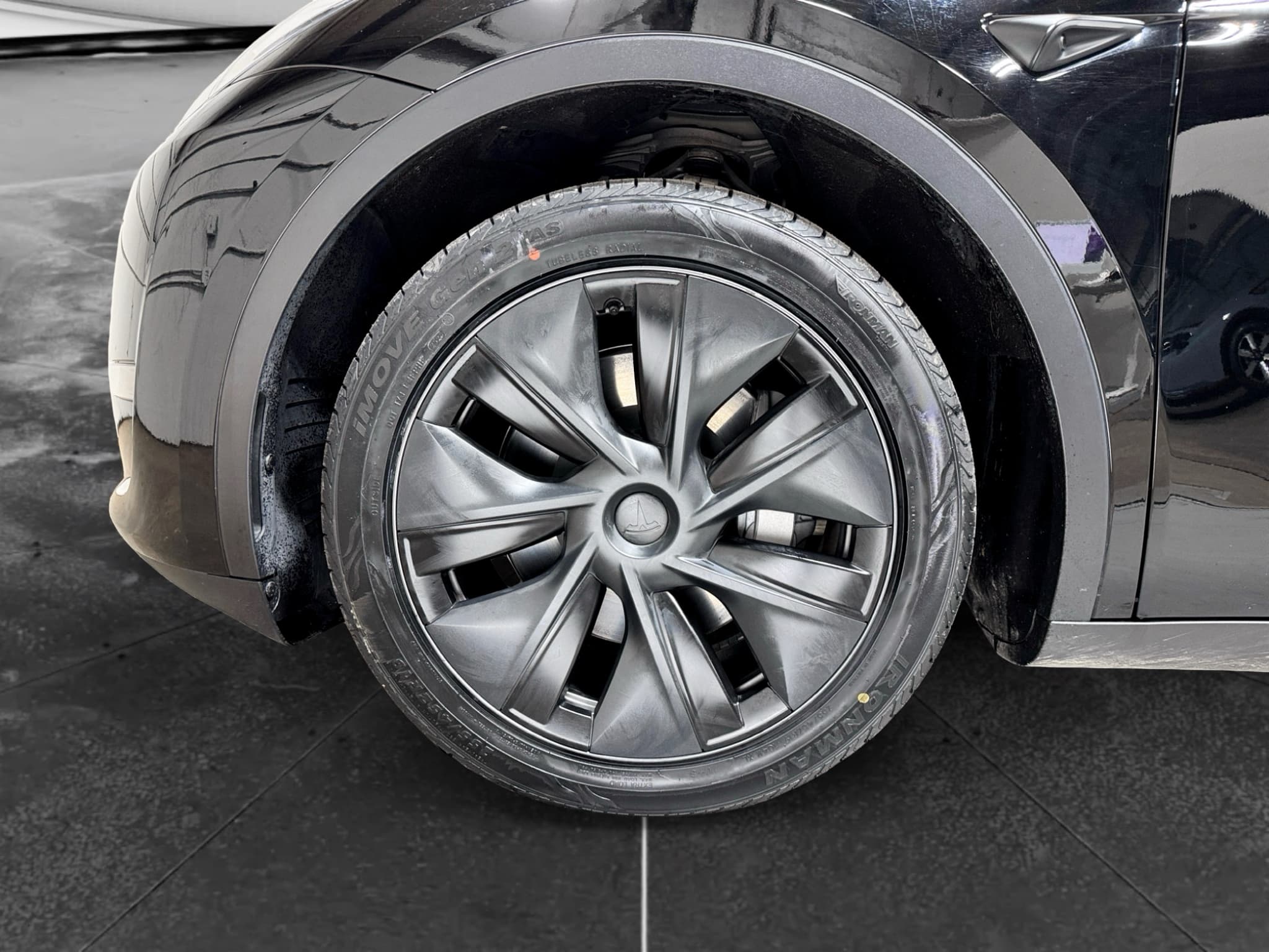 2025 Tesla Model Y view 29
