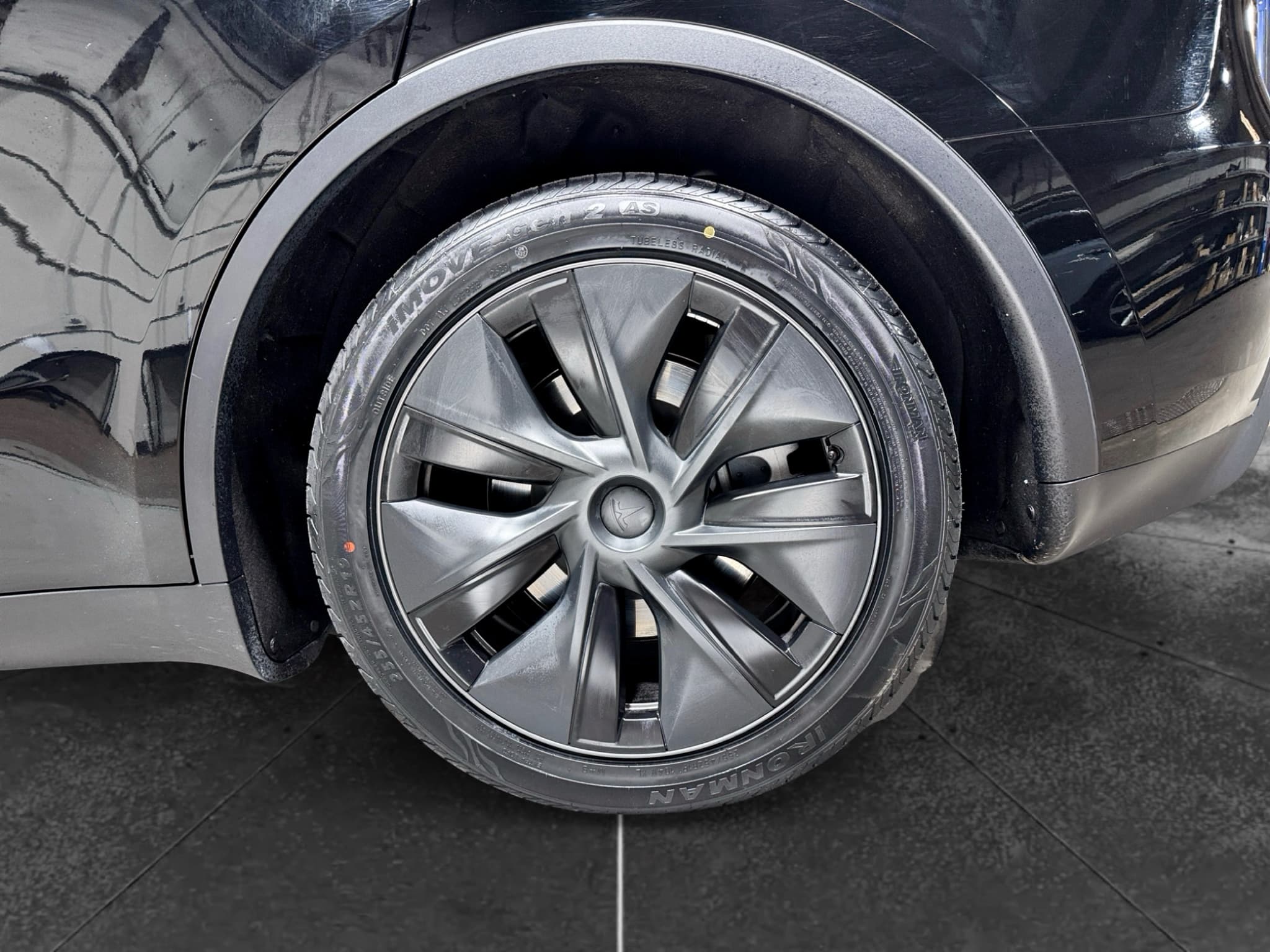 2025 Tesla Model Y view 31