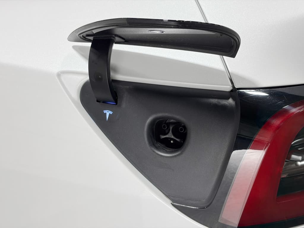 2022 Tesla Model Y view 5