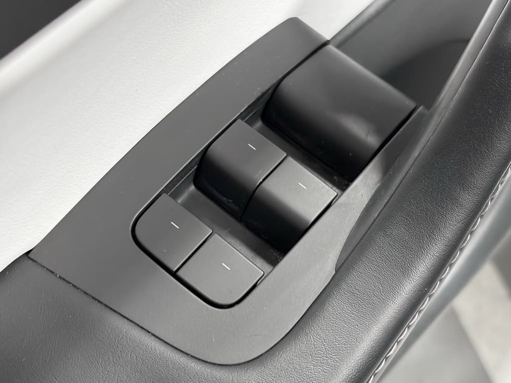 2022 Tesla Model Y view 7