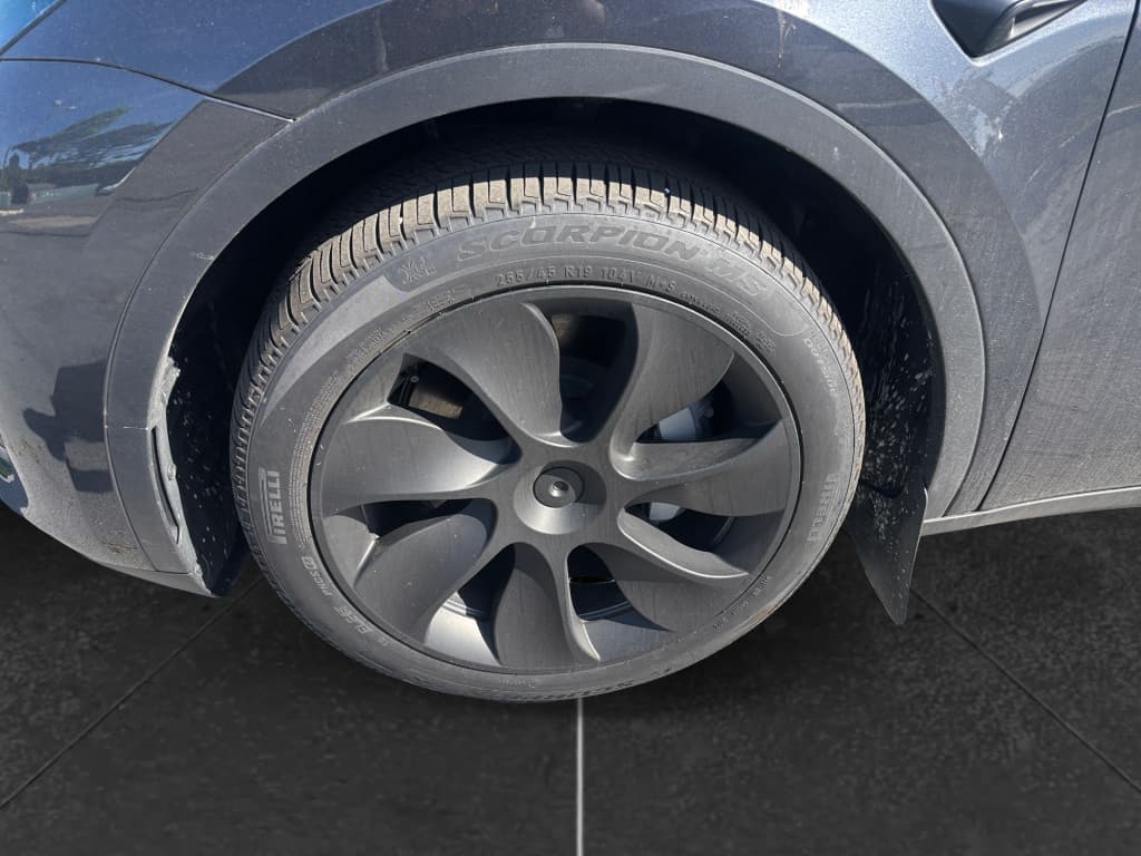 2025 Tesla Model Y view 13