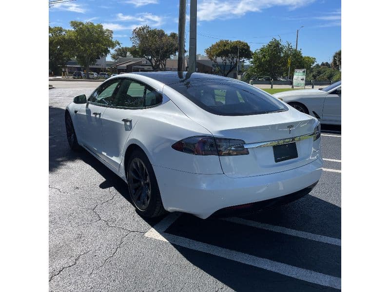 2020 Tesla Model S view 3