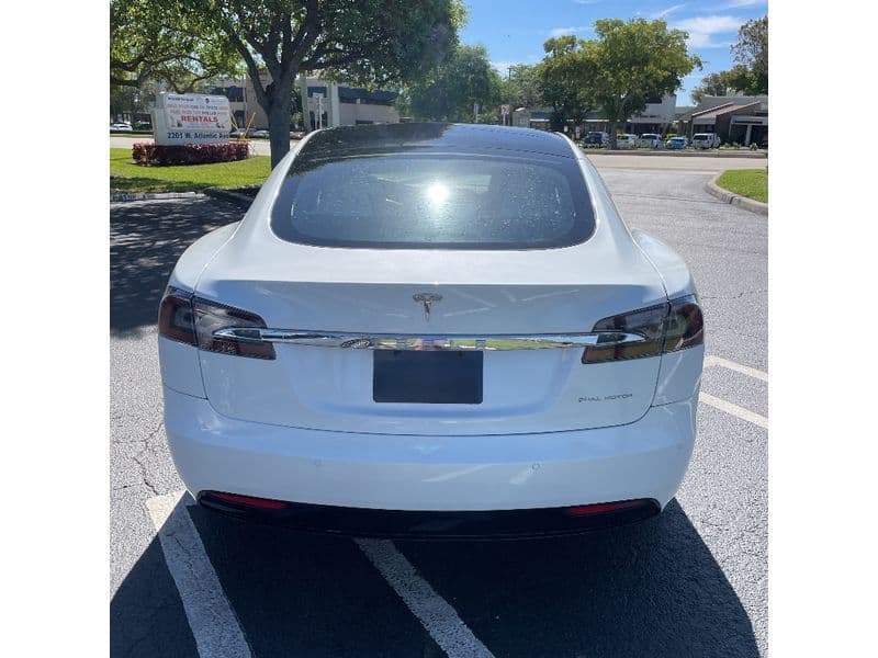 2020 Tesla Model S view 4