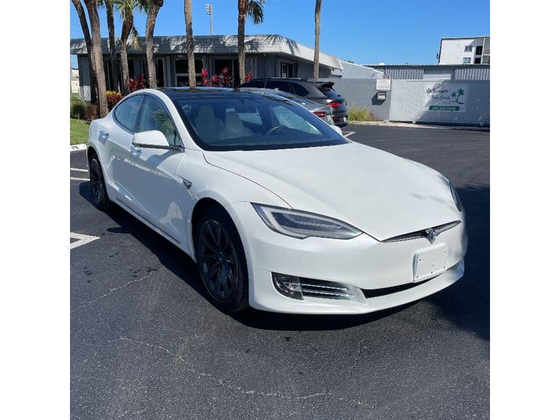 2020 Tesla Model S view 7