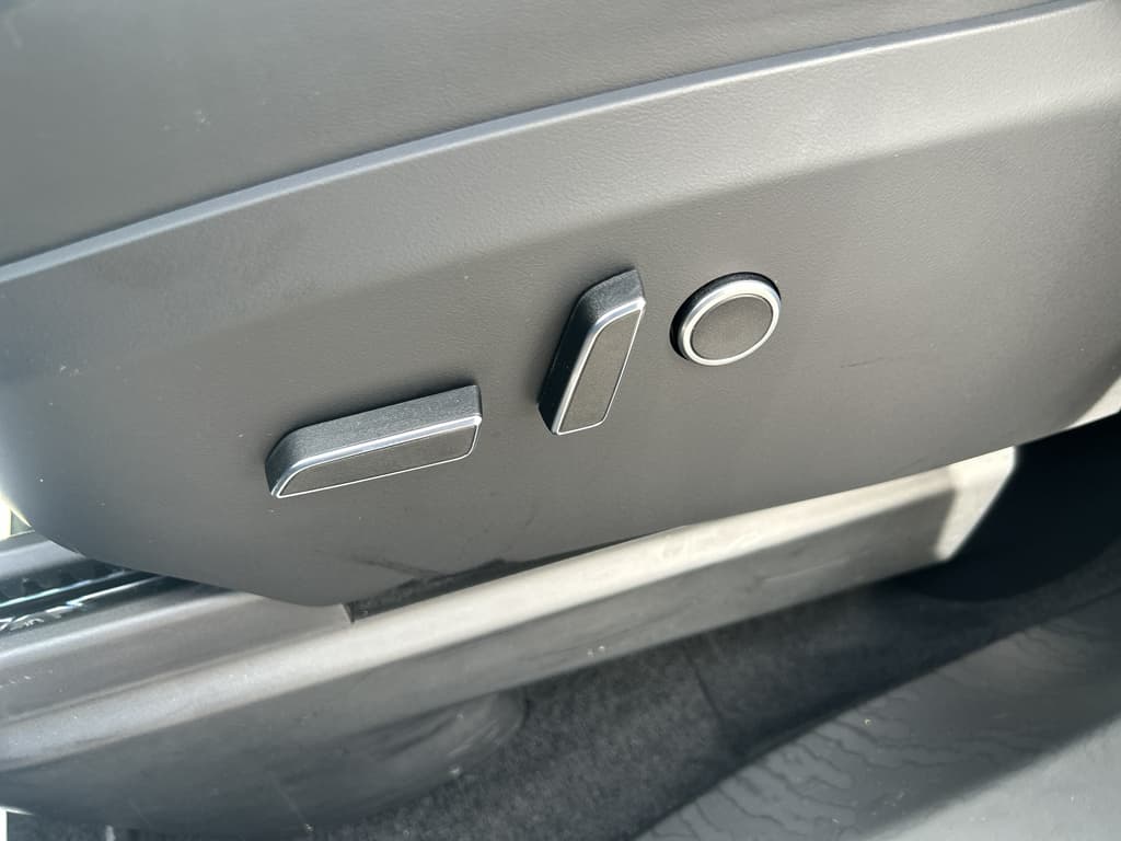 2022 Tesla Model X view 6