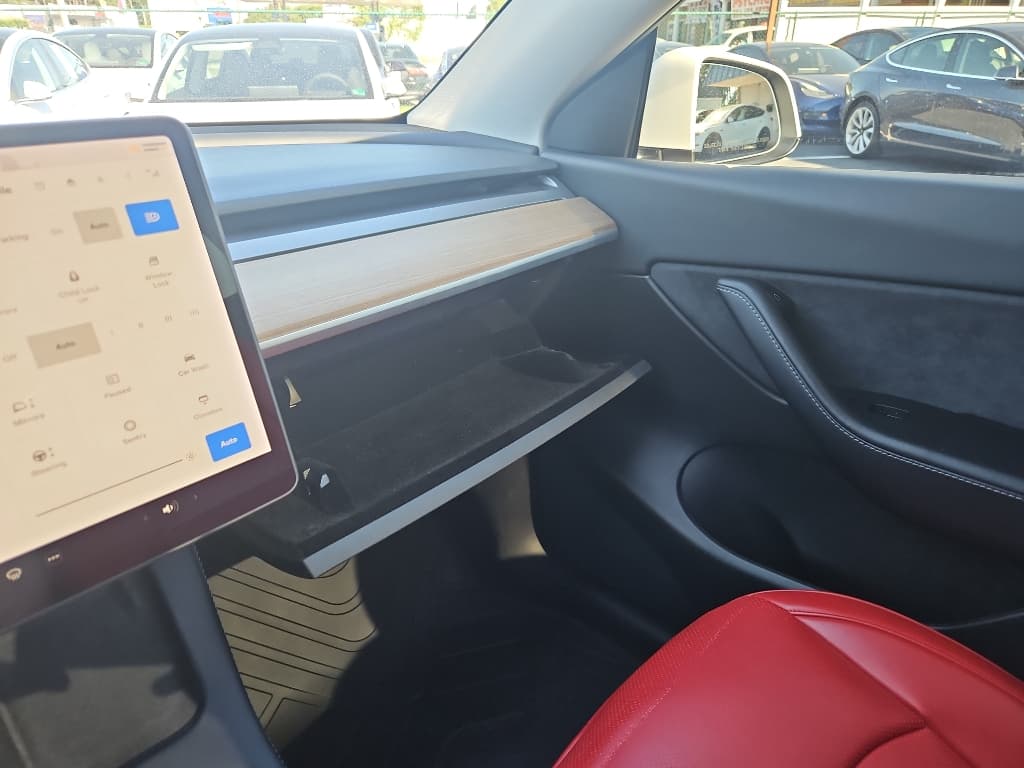 2022 Tesla Model Y view 15