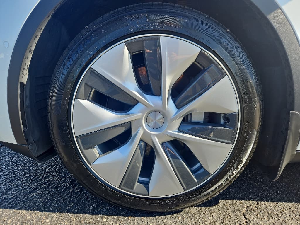 2022 Tesla Model Y view 22
