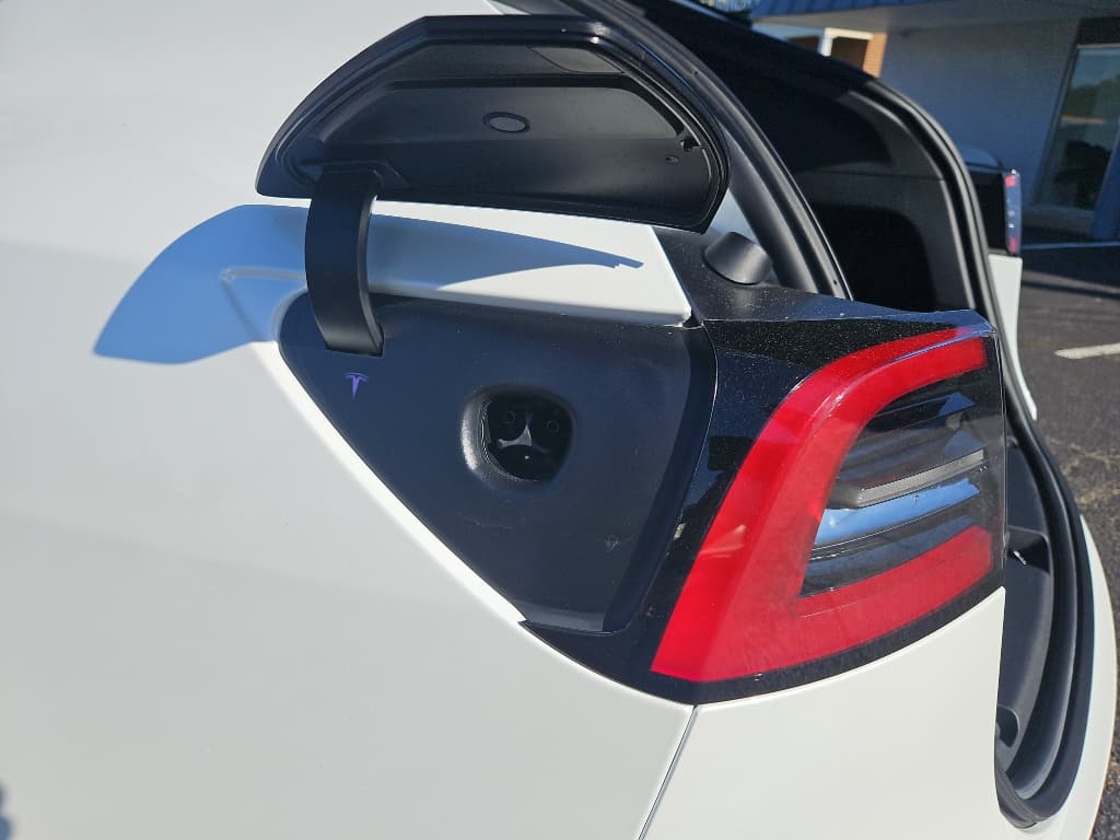 2022 Tesla Model Y view 5