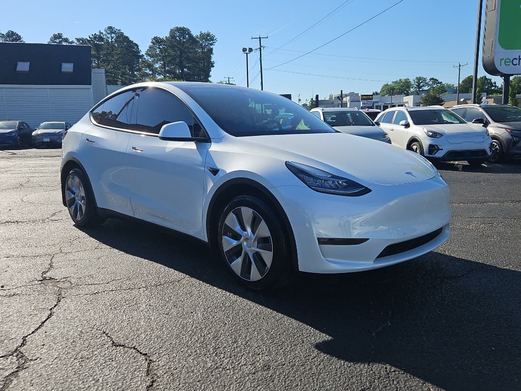 2022 Tesla Model Y view 4