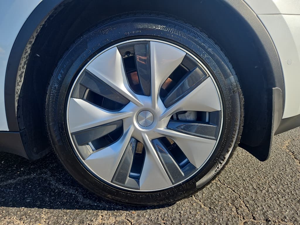 2022 Tesla Model Y view 24