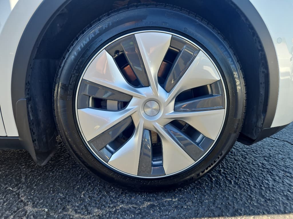 2022 Tesla Model Y view 28