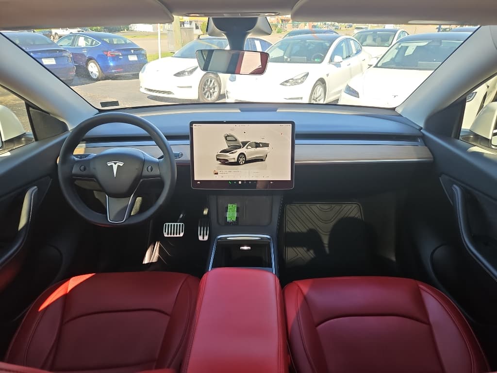 2022 Tesla Model Y view 13