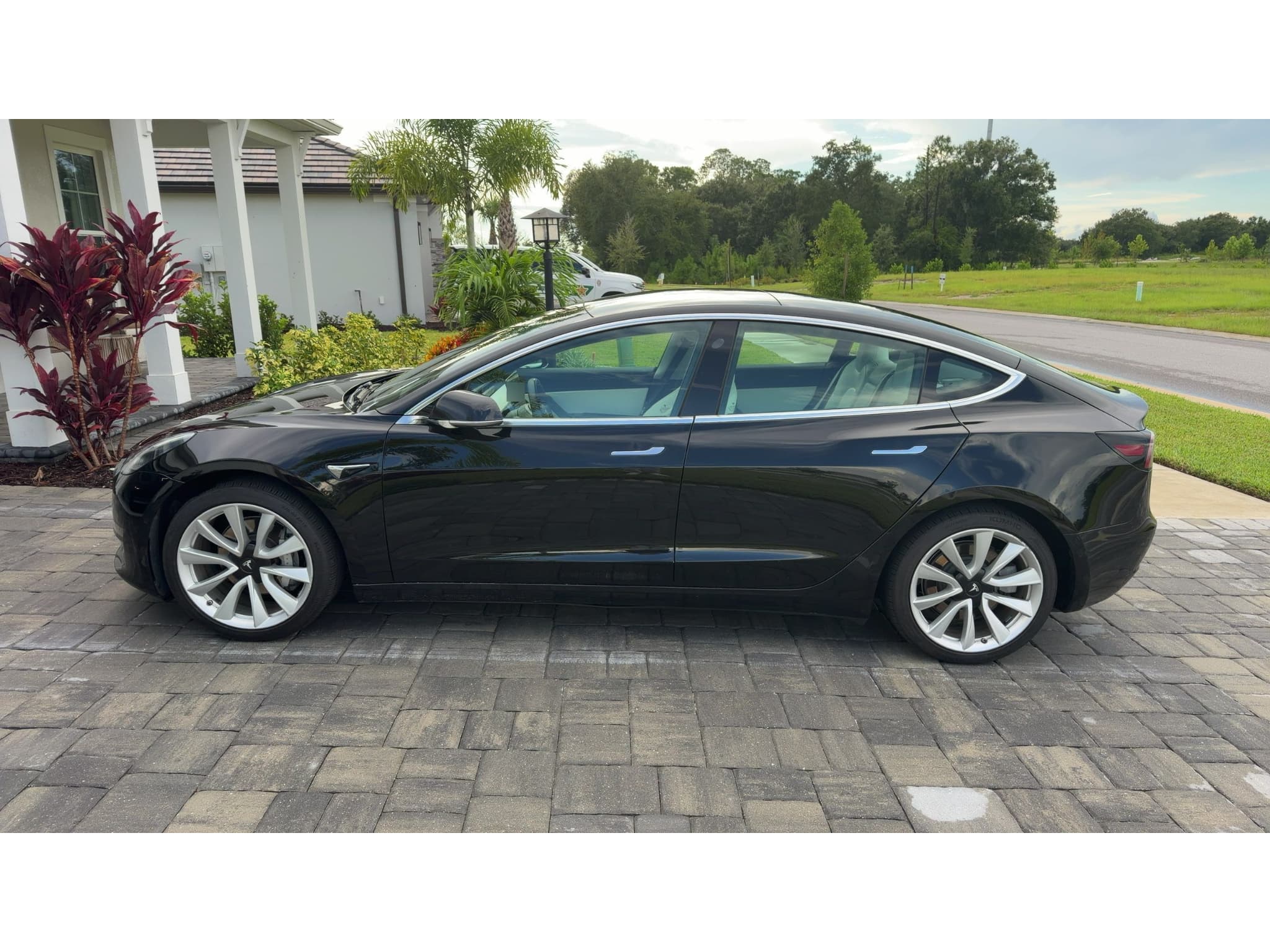 2019 Tesla Model 3 view 1