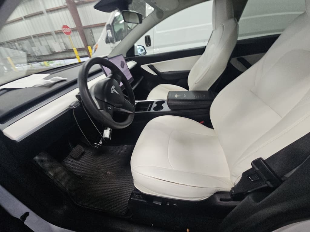 2022 Tesla Model Y view 4
