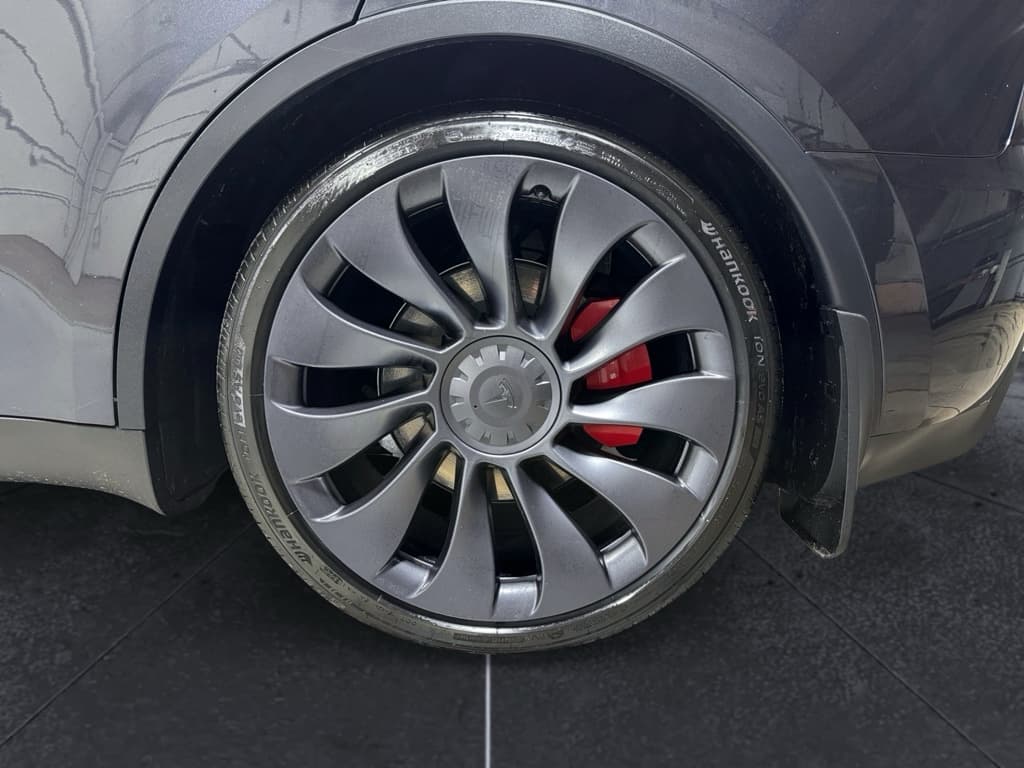 2025 Tesla Model Y view 32