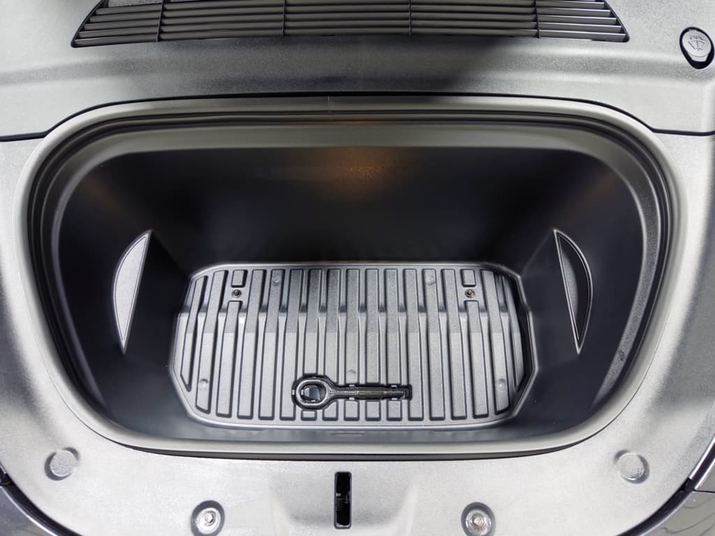 2025 Tesla Model Y view 25