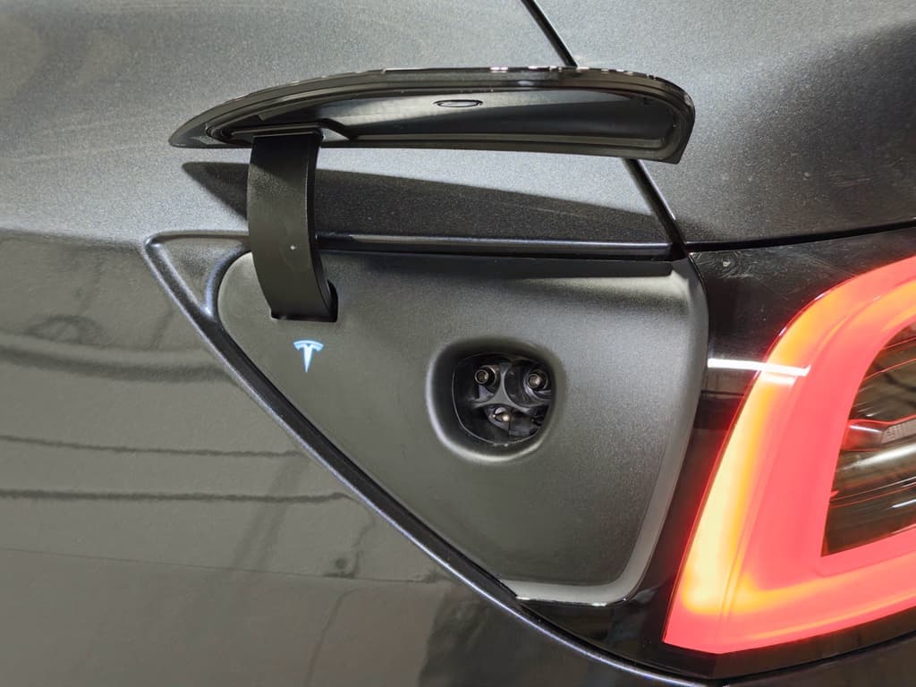 2025 Tesla Model Y view 5