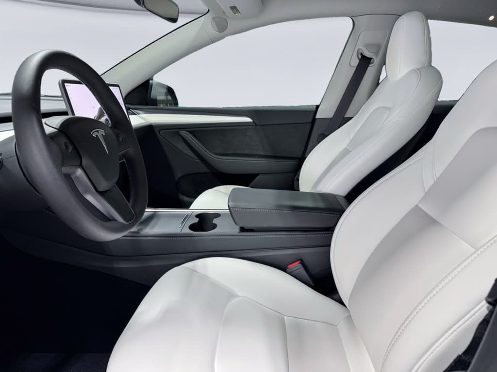 2025 Tesla Model Y view 16