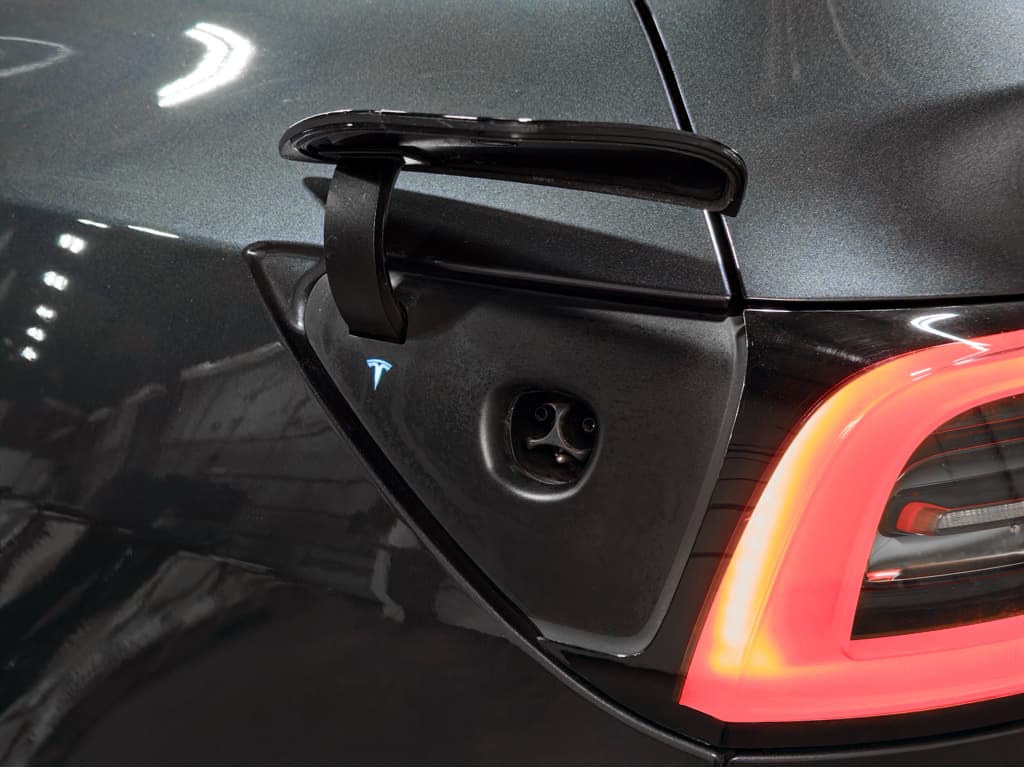2025 Tesla Model Y view 5