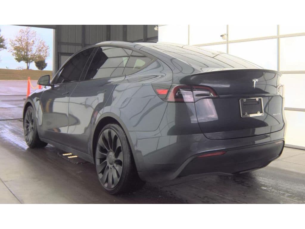 2022 Tesla Model Y view 4