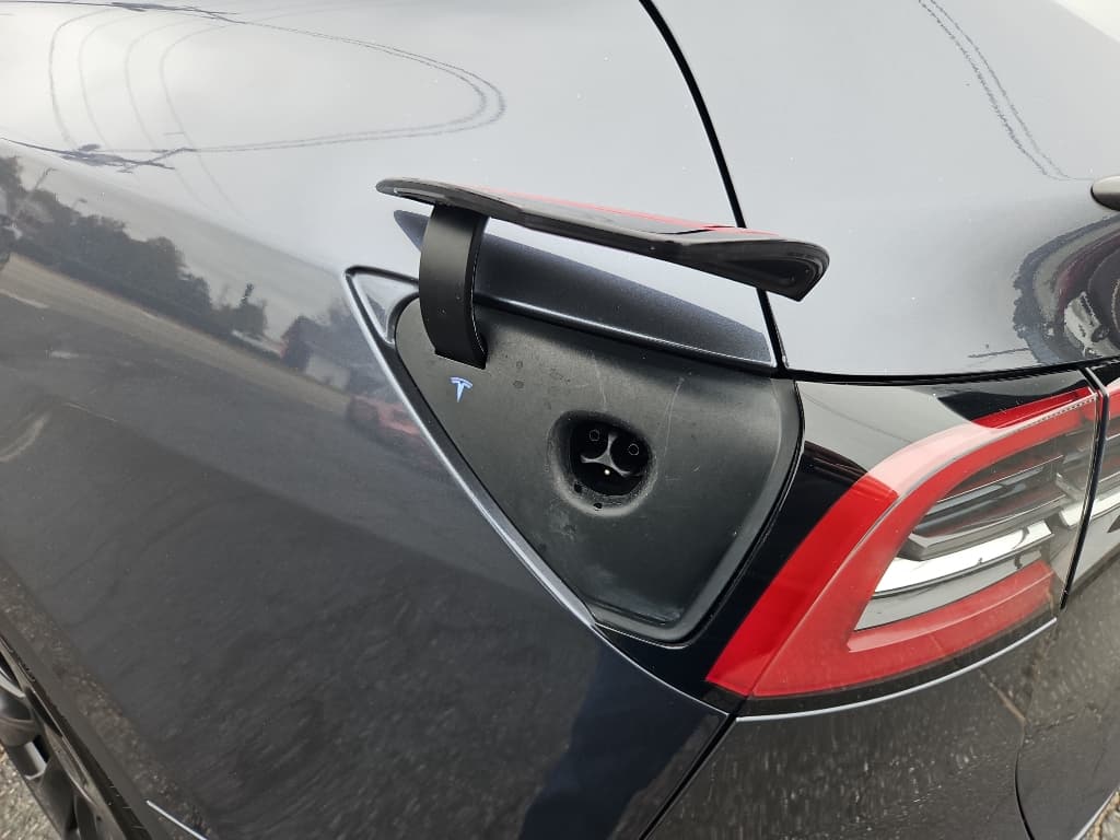 2022 Tesla Model Y view 5