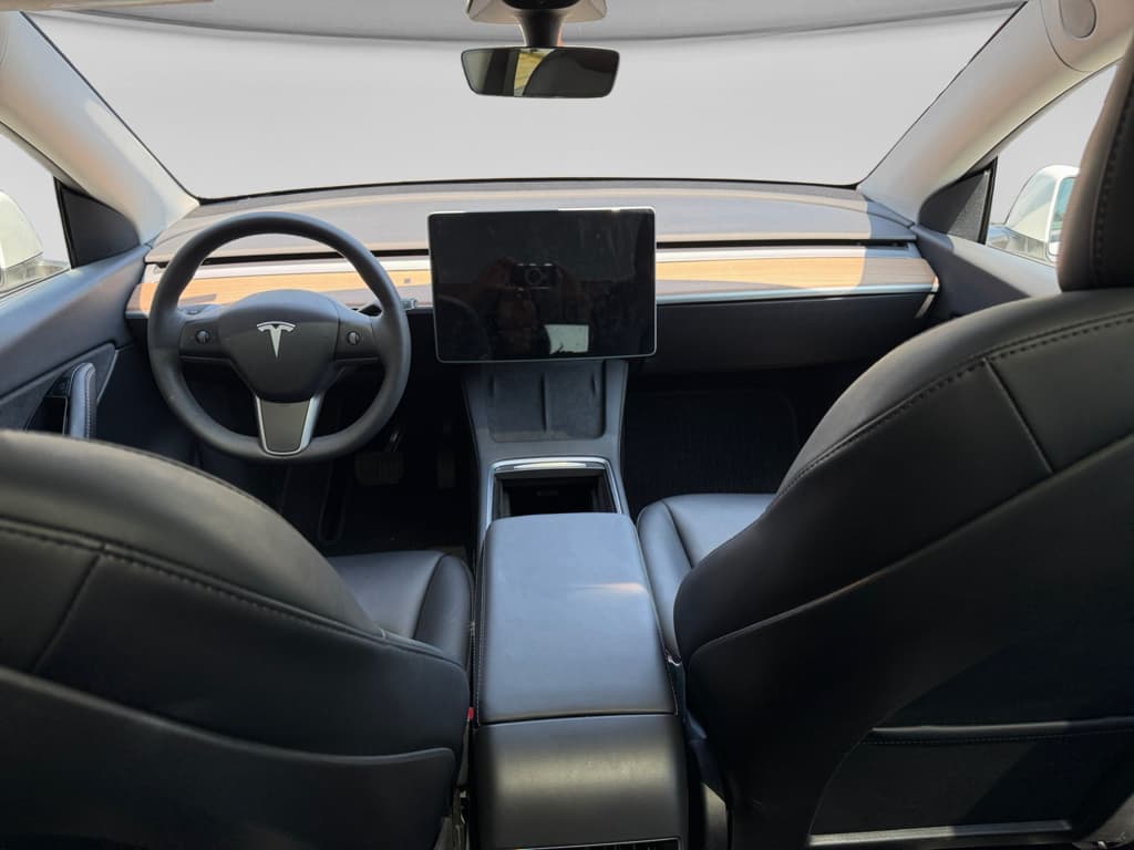 2022 Tesla Model Y view 7