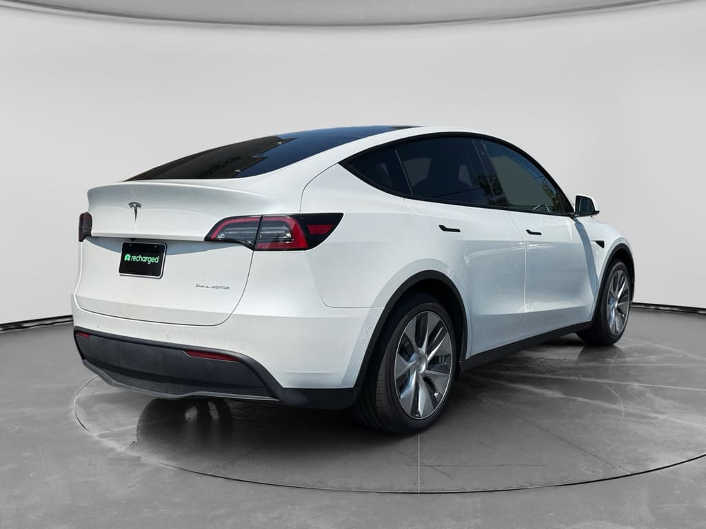 2022 Tesla Model Y view 4