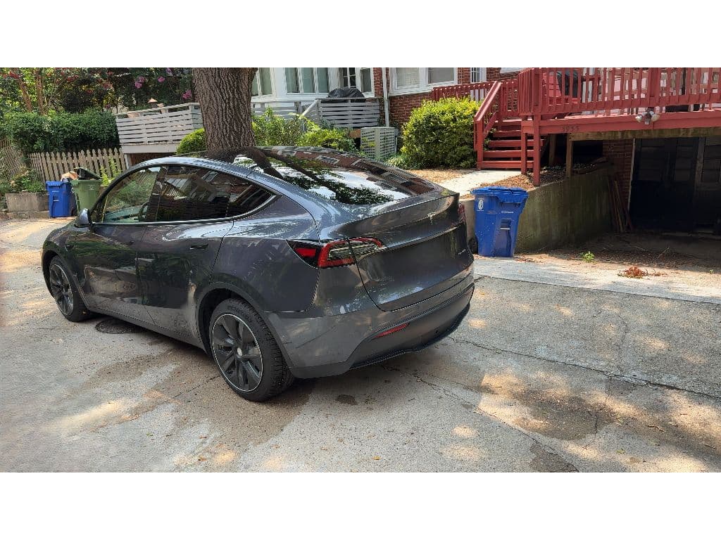 2022 Tesla Model Y view 4