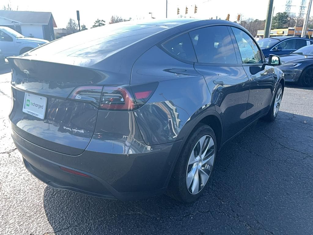 2022 Tesla Model Y view 3