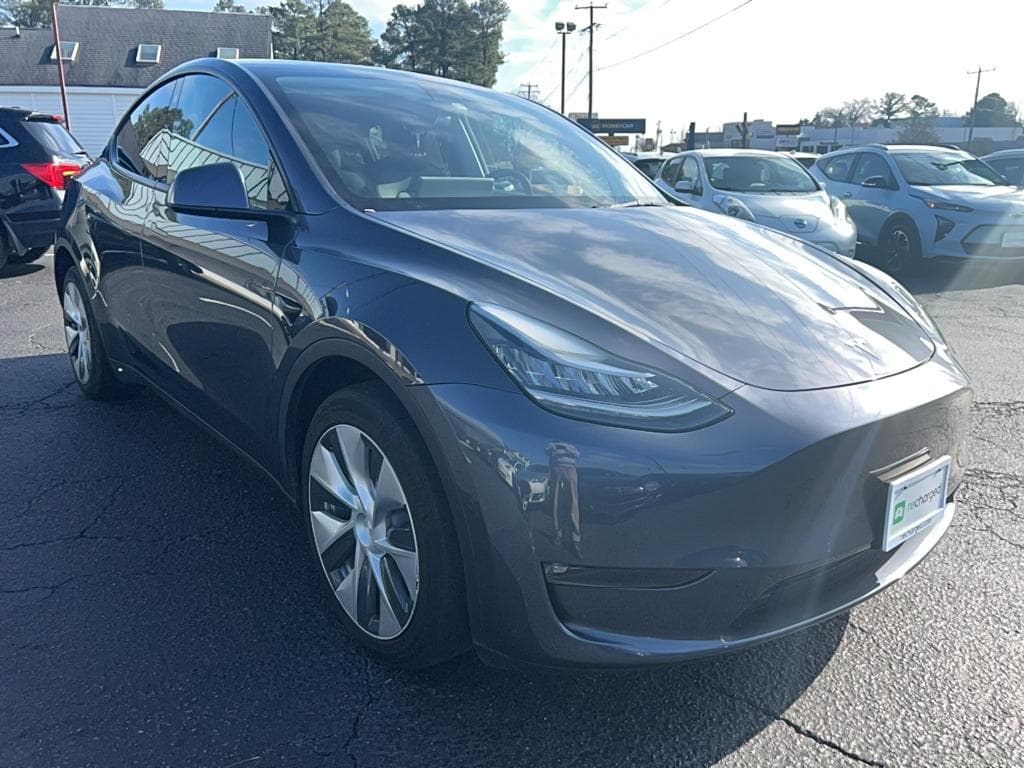 2022 Tesla Model Y view 4