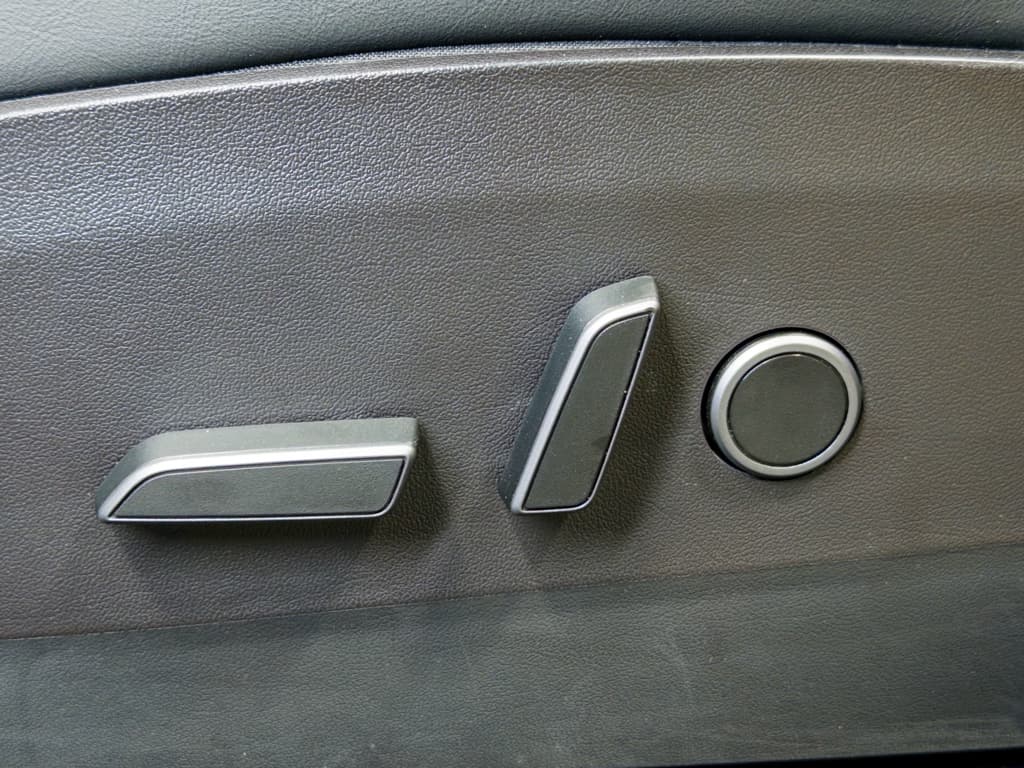 2022 Tesla Model Y view 6