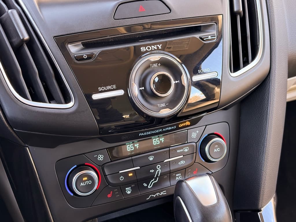 2016 Ford Focus view 15