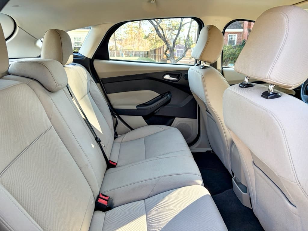 2016 Ford Focus view 22