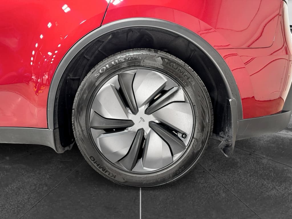 2026 Tesla Model Y view 31