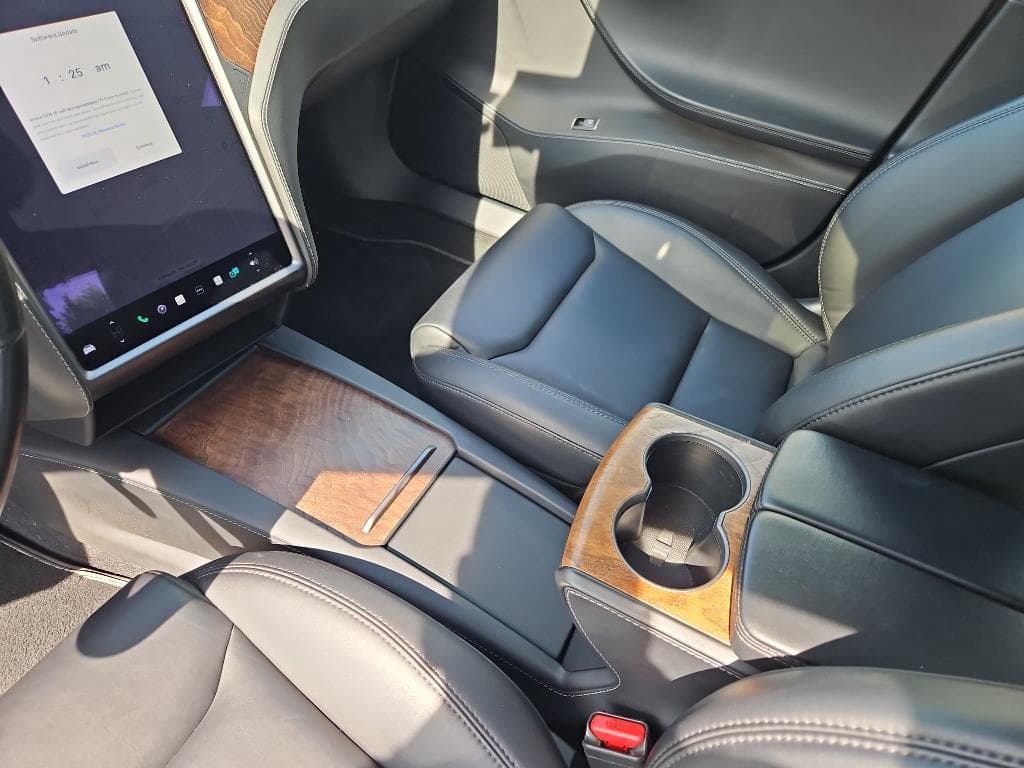 2020 Tesla Model S view 15