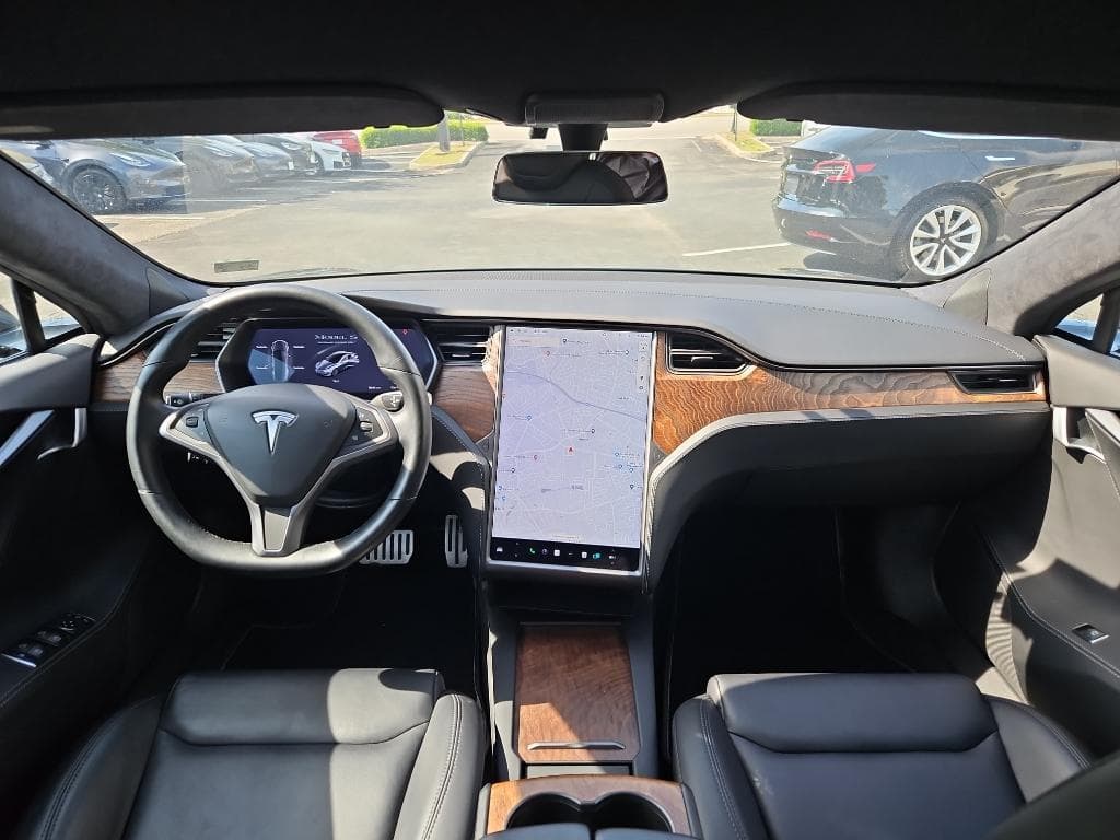 2020 Tesla Model S view 14