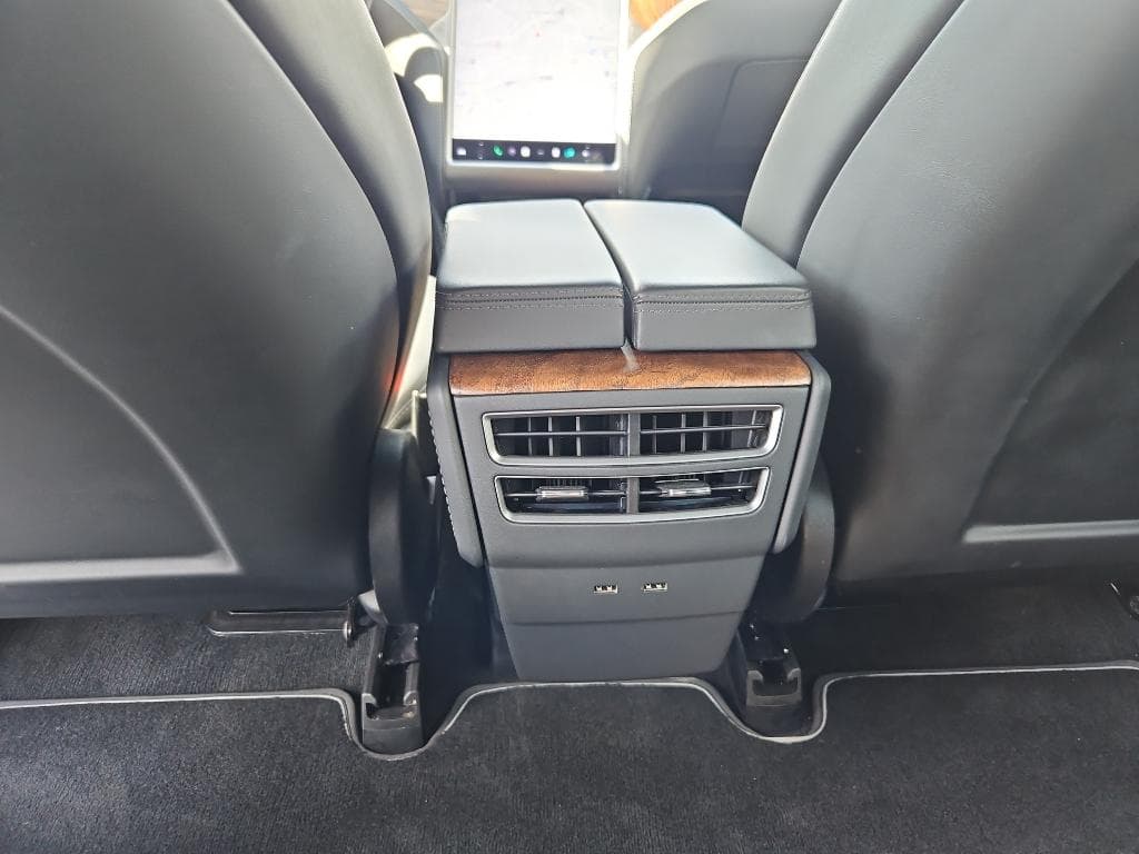 2020 Tesla Model S view 16
