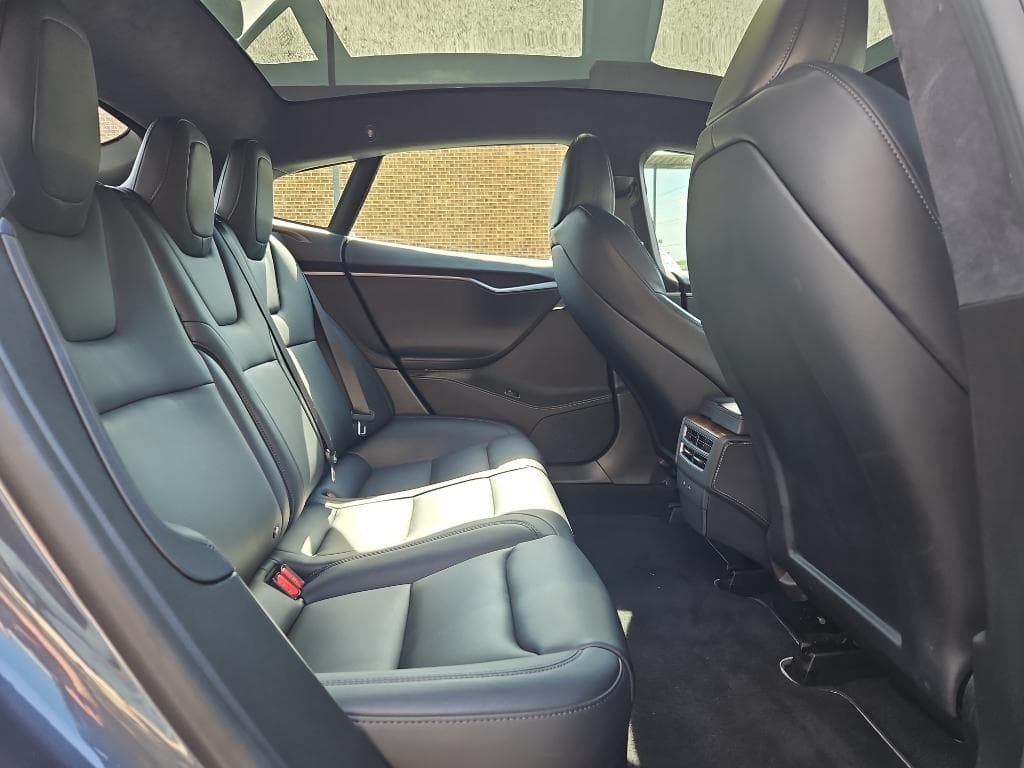 2020 Tesla Model S view 20