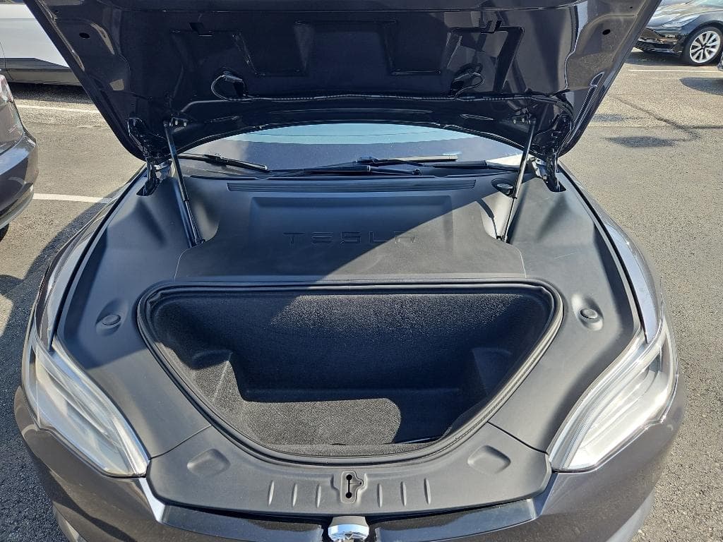2020 Tesla Model S view 22