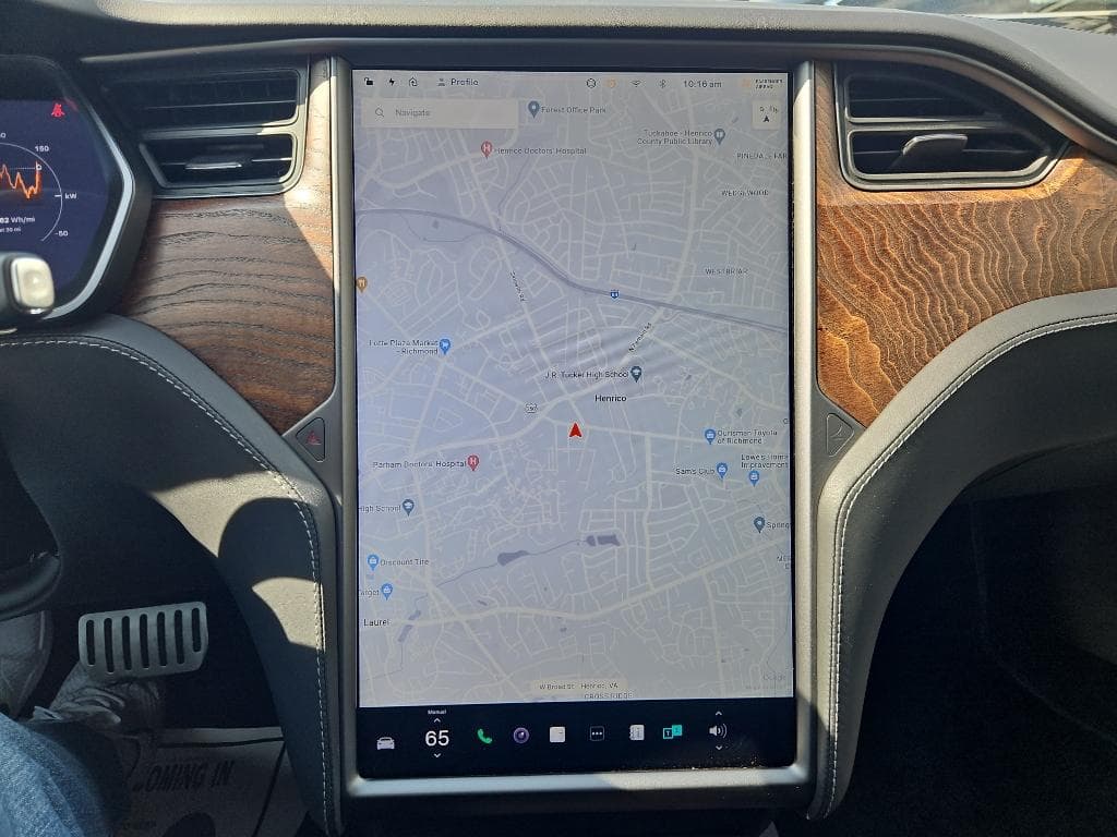2020 Tesla Model S view 11