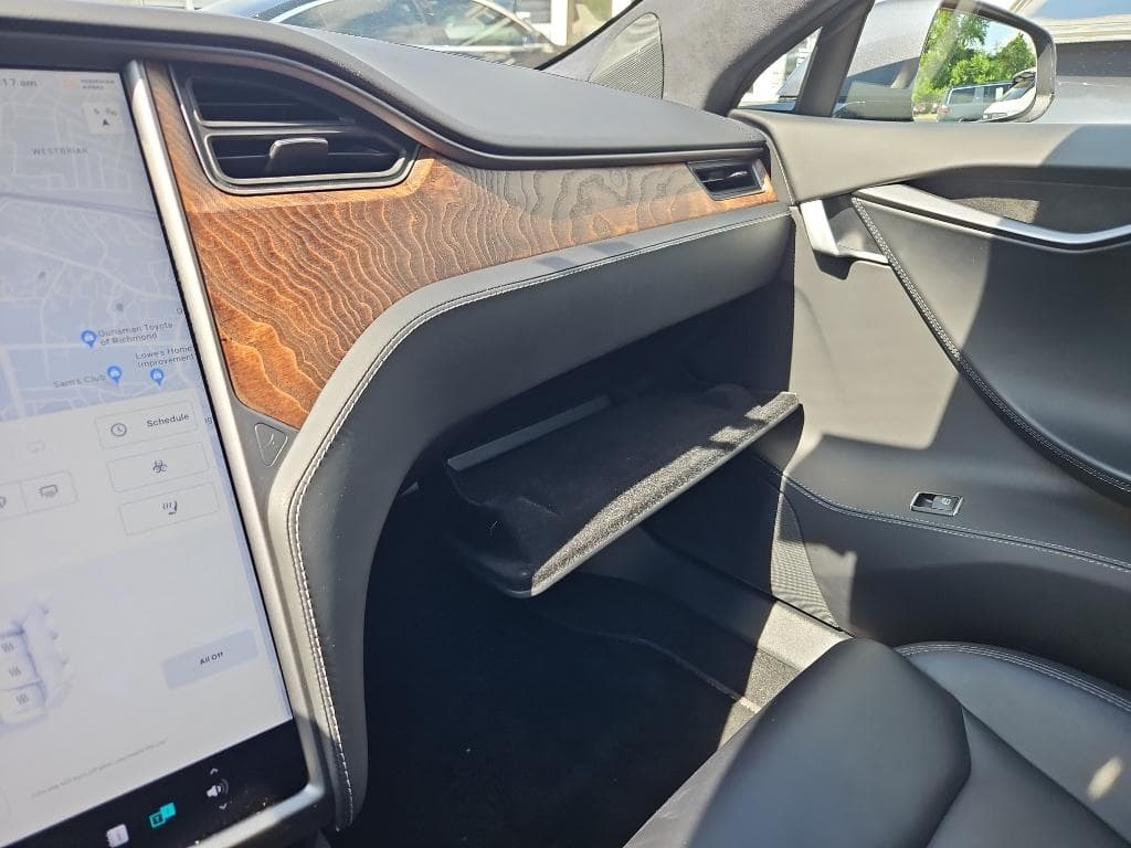 2020 Tesla Model S view 17